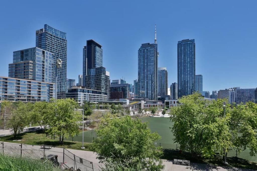 Lush Condo By Cntower - Free Parking Τορόντο Εξωτερικό φωτογραφία