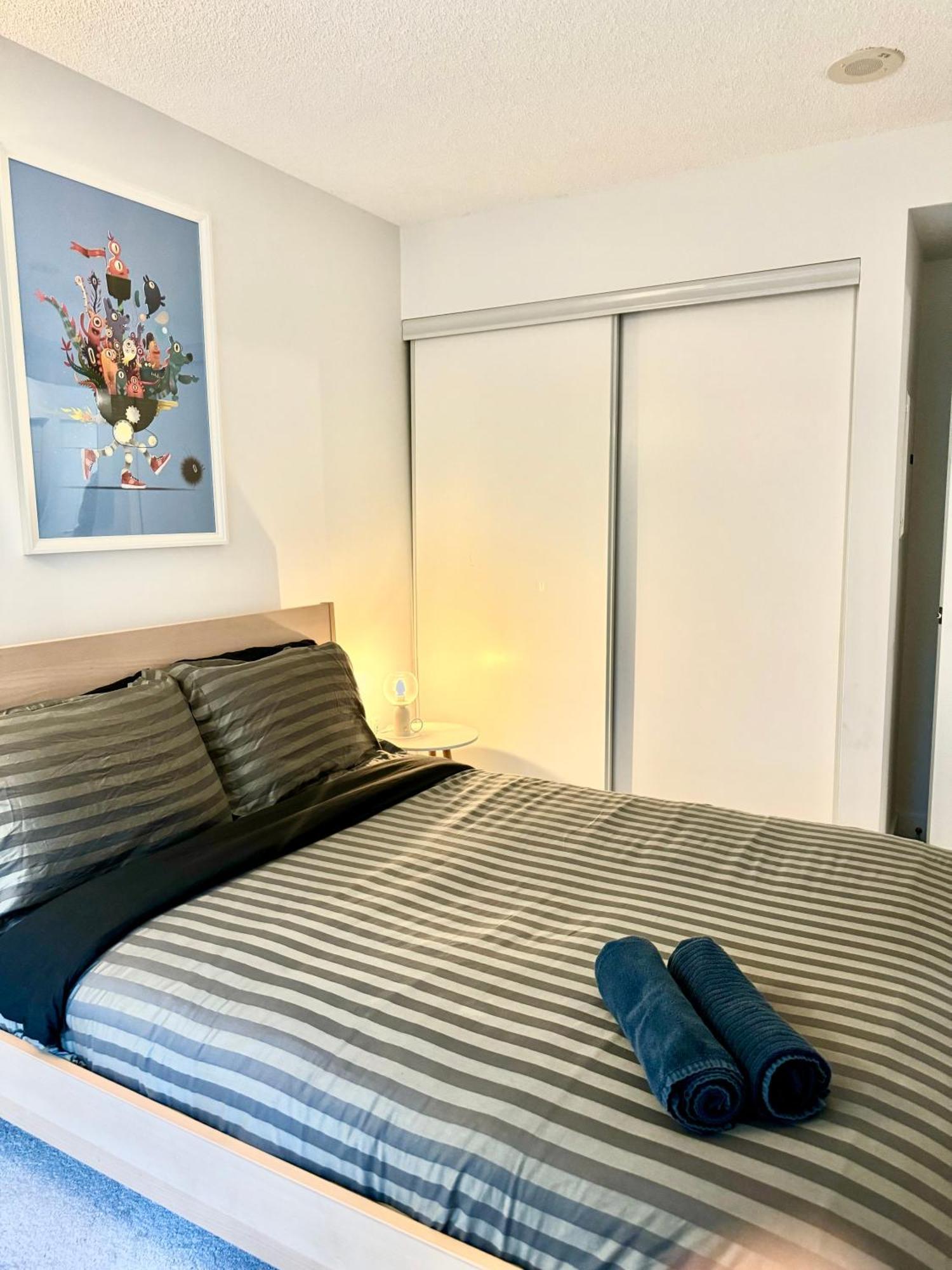 Lush Condo By Cntower - Free Parking Τορόντο Εξωτερικό φωτογραφία